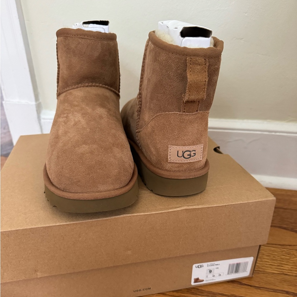 Ugg Women’s Classic Mini II